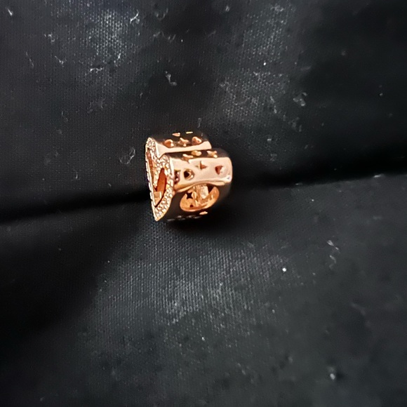 Sparkling Freehand Heart Charm - Picture 7 of 7